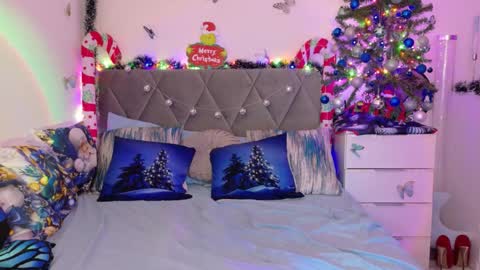 Snapshot of xalexax chatting on 22, 12, 2025 sooo hey im Sperm Mystik from Fuckistan i want you full my all holes bcs i have penis fever online show from 22, 12, 2025