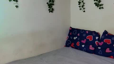 Snapshot of xayahnds chatting on 5, 11, 2025 XAYAH online show from 5, 11, 2025