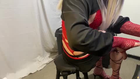 xdresserwithass online show from 15, 2, 2025