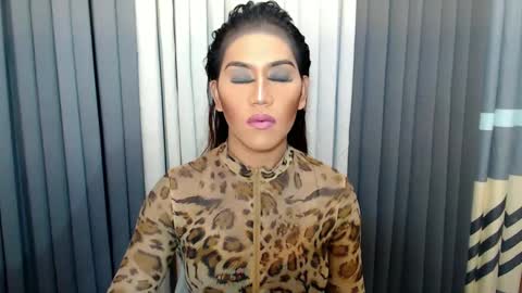 GWEN THOMPSON .......   online show from 15, 2, 2025