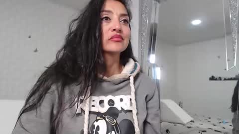 ximena suarez online show from 27, 2, 2025