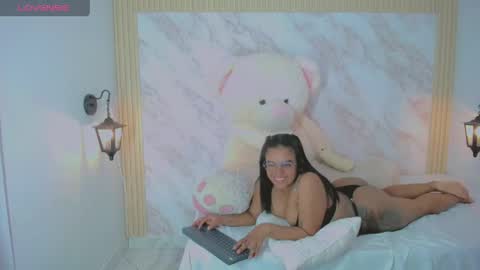 Snapshot of xiomy_fox chatting on 4, 5, 2026 XiomyFox online show from 4, 5, 2026