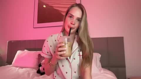 Snapshot of xo_madeline chatting on 6, 6, 2026 madeline online show from 6, 6, 2026