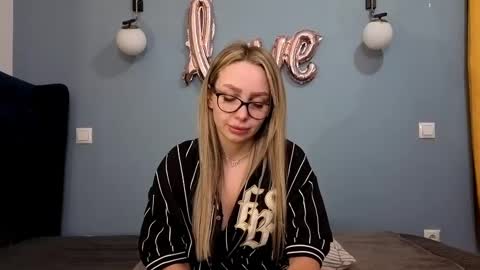 Snapshot of xsexycouples chatting on 2, 3, 2025 AnnaMaee online show from 2, 3, 2025