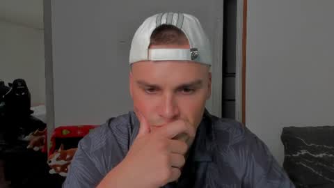Snapshot of xx_raul_xx_ chatting on 22, 6, 2026 raul online show from 22, 6, 2026