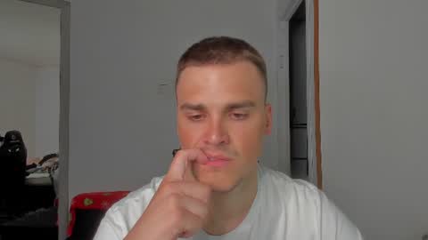 Snapshot of xx_raul_xx_ chatting on 27, 6, 2026 raul online show from 27, 6, 2026