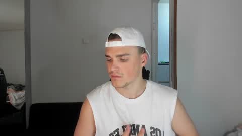 Snapshot of xx_raul_xx_ chatting on 8, 7, 2026 raul online show from 8, 7, 2026
