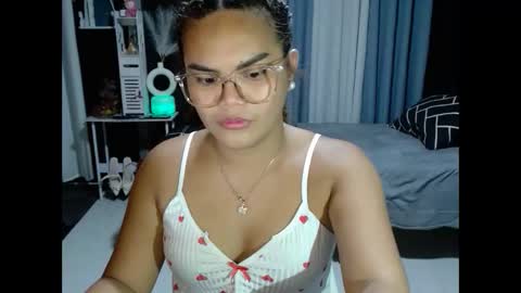 Snapshot of xxkylie_smithxx chatting on 7, 5, 2026 Kylie Smith online show from 7, 5, 2026