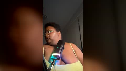 Snapshot of xxmoniquestarrxx chatting on 20, 5, 2026 Thee Baddest BBW online show from 20, 5, 2026
