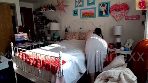 Strawberry Jane online show from 28, 1, 2025