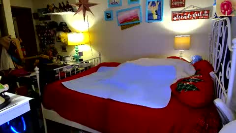 Strawberry Jane online show from 22, 12, 2025