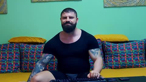 Xtream Leonard online show from 4, 2, 2025