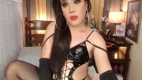 Snapshot of xxxmiss_cathyxxx chatting on 5, 2, 2026 QUEENCY online show from 5, 2, 2026