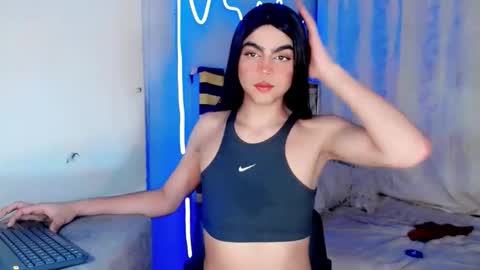 xyaraluv_ online show from 14, 4, 2026