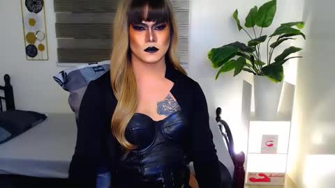 Snapshot of xyournightmarequeenx chatting on 9, 6, 2026 QueenMarina online show from 9, 6, 2026