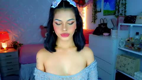 YANG AUDREY LONE online show from 25, 11, 2025