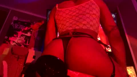 Snapshot of yelladaniella chatting on 23, 5, 2026 Ella Ts online show from 23, 5, 2026