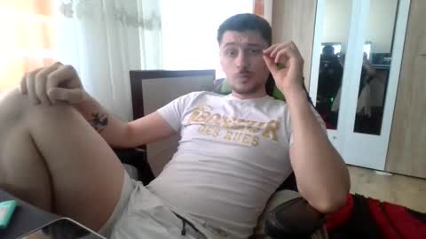 Snapshot of yellowsubmarinex2 chatting on 8, 6, 2026 yellowsubmarinex2 online show from 8, 6, 2026