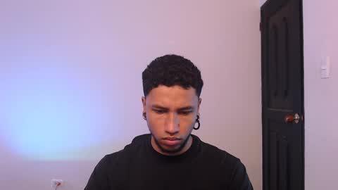 Snapshot of yerfon_s1 chatting on 8, 1, 2025 Yeff ind. model online show from 8, 1, 2025