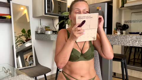 Snapshot of yes_mommy_zlata chatting on 9, 1, 2025 Zlata online show from 9, 1, 2025