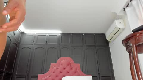 Yessike  Catalina  online show from 9, 3, 2025