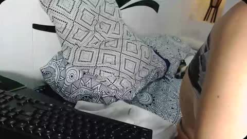 Snapshot of yinaross chatting on 26, 11, 2025 YINAROSS online show from 26, 11, 2025