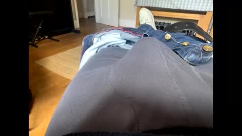 yorkiemanuk online show from 10, 4, 2026