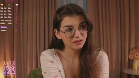 Snapshot of you_fell_in_love chatting on 13, 12, 2025 Elizabeth brunette -- Darline blonde online show from 13, 12, 2025