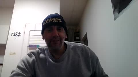 Snapshot of youdeservit chatting on 5, 3, 2025 CrayZio online show from 5, 3, 2025