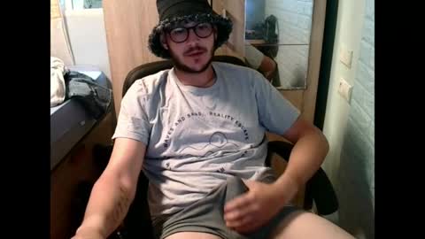 Snapshot of younromki chatting on 7, 6, 2026 A... online show from 7, 6, 2026
