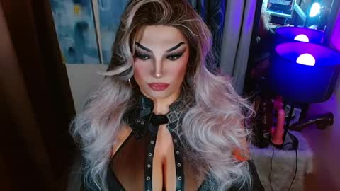 QUEEN MADISON  online show from 30, 3, 2026