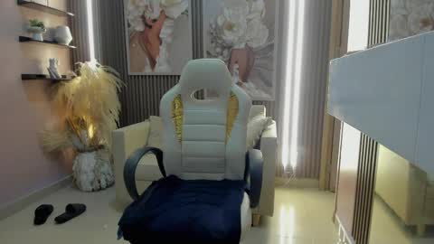 Snapshot of your_sissytrans chatting on 6, 5, 2026 NATASHA online show from 6, 5, 2026