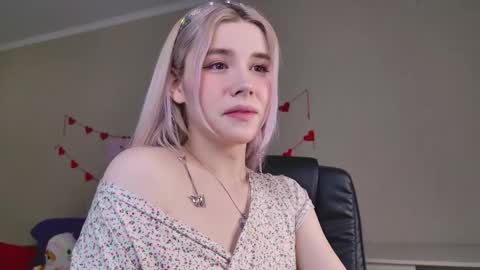 Snapshot of your_tender_doll chatting on 6, 1, 2026 Alice online show from 6, 1, 2026