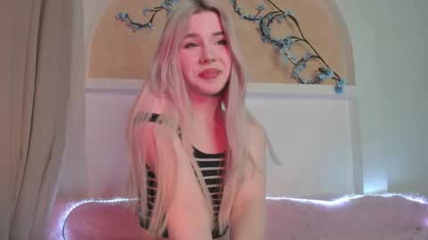 Snapshot of your_tender_doll chatting on 8, 1, 2026 Alice online show from 8, 1, 2026