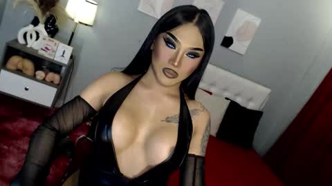 Snapshot of your_truly_goddess143 chatting on 7, 10, 2025 TRICXIEBELLE online show from 7, 10, 2025