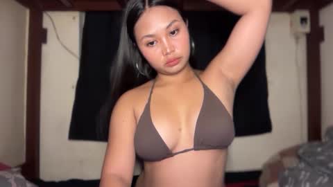 yourfantasyyy_ online show from 15, 4, 2026