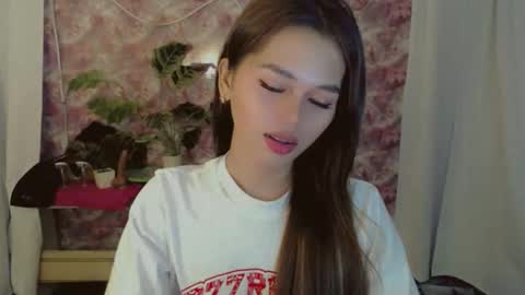 Snapshot of yourfavoratesunshine chatting on 19, 5, 2026 Sunshine online show from 19, 5, 2026