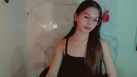Snapshot of yourfavoratesunshine chatting on 25, 5, 2026 Sunshine online show from 25, 5, 2026