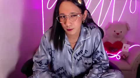 ZOE KHATE online show from 12, 4, 2026