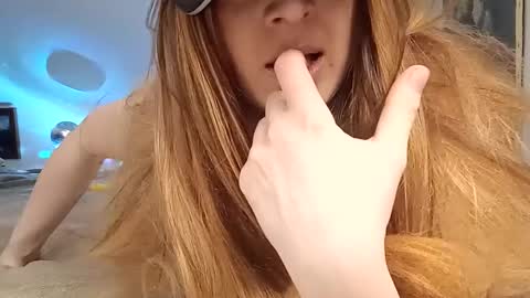 HollyHorne online show from 6, 10, 2025