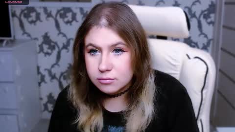 Snapshot of yourkarma_2_0 chatting on 28, 11, 2025 Karma online show from 28, 11, 2025