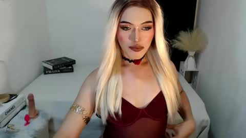 Snapshot of yournaughtykendal chatting on 25, 4, 2026 TIFFANY SUCKING QUEEN online show from 25, 4, 2026