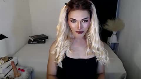 Snapshot of yournaughtykendal chatting on 30, 4, 2026 TIFFANY SUCKING QUEEN online show from 30, 4, 2026