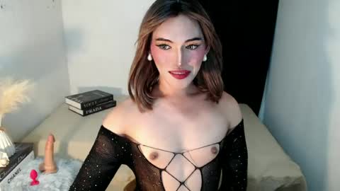 Snapshot of yournaughtykendal chatting on 14, 5, 2026 TIFFANY SUCKING QUEEN online show from 14, 5, 2026