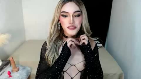 TIFFANY SUCKING QUEEN online show from 22, 5, 2026