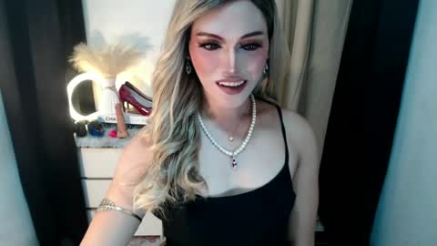 TIFFANY SUCKING QUEEN online show from 24, 6, 2026