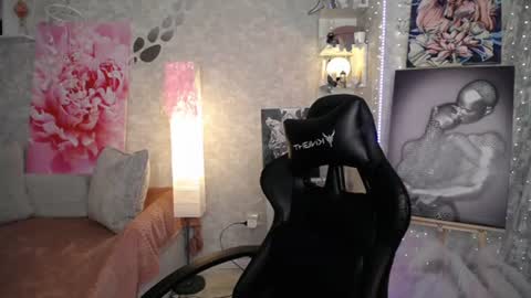 Snapshot of yournickyadamidi chatting on 28, 7, 2026 Nicky online show from 28, 7, 2026