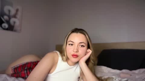 Snapshot of yourrarebunny chatting on 6, 5, 2026 yourrarebunny online show from 6, 5, 2026