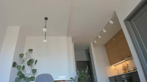 youre meyy online show from 15, 4, 2026