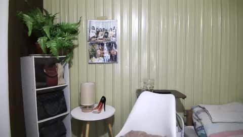 Snapshot of yoursubmissive_larah chatting on 28, 4, 2026 yoursubmissive_larah online show from 28, 4, 2026